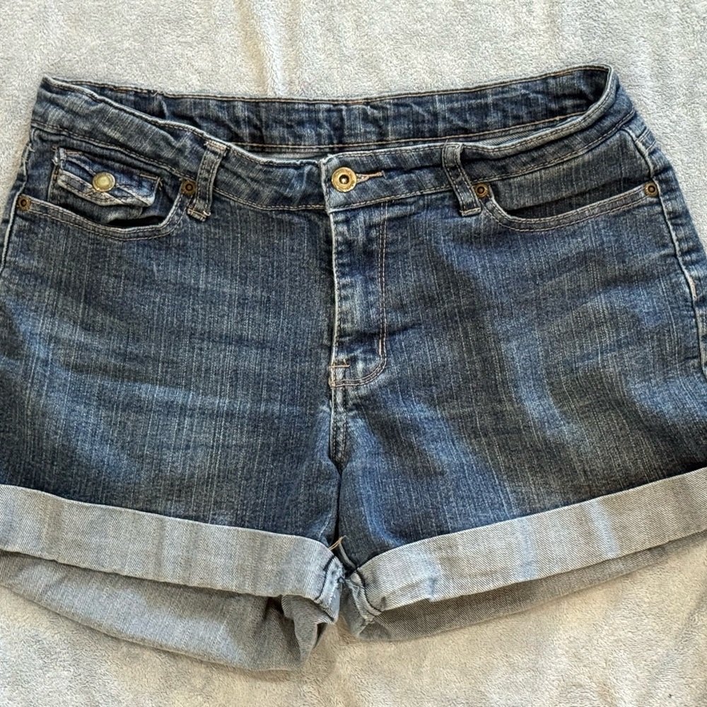 Salt Works Women’s Mid Rise Dark Wash Denim Jean Shorts (size 10)Cuffed Stretchy